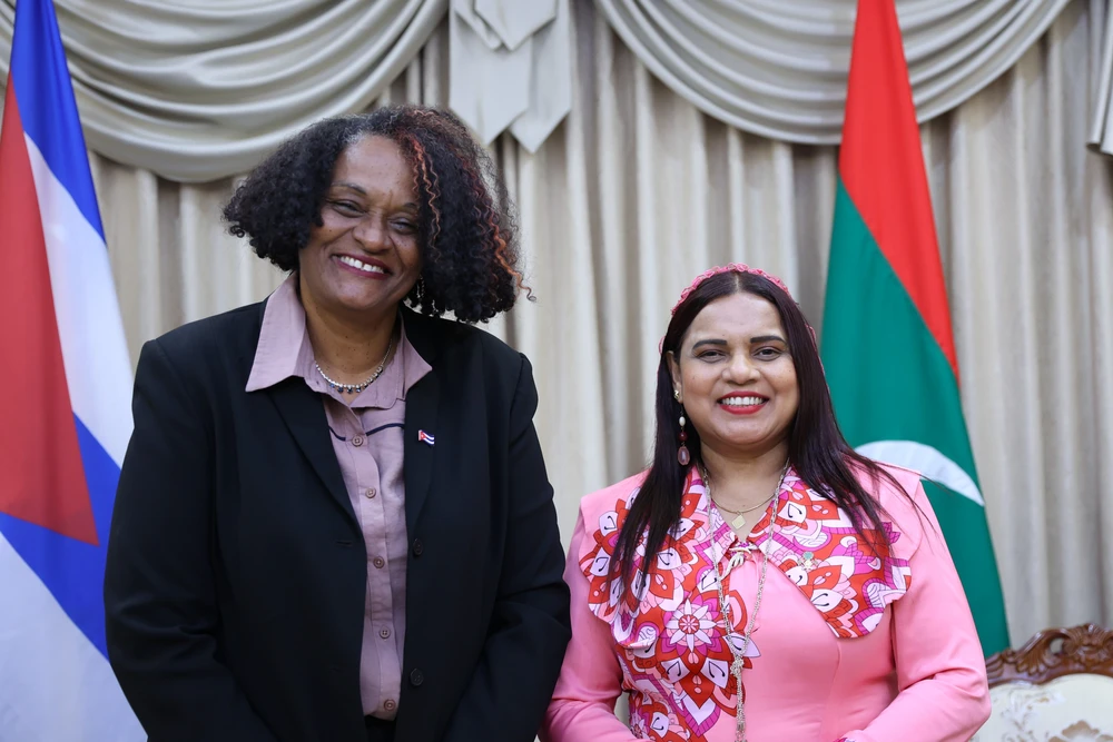 photo for ކިއުބާ ގެ އައު ސަފީރު ޚާރިޖީ ވަޒީރު އިރުތިޝާމް ގެ އަރިހަށް އިޙްތިރާމުގެ ޒިޔާރަތެއް ކުރައްވައިފި
