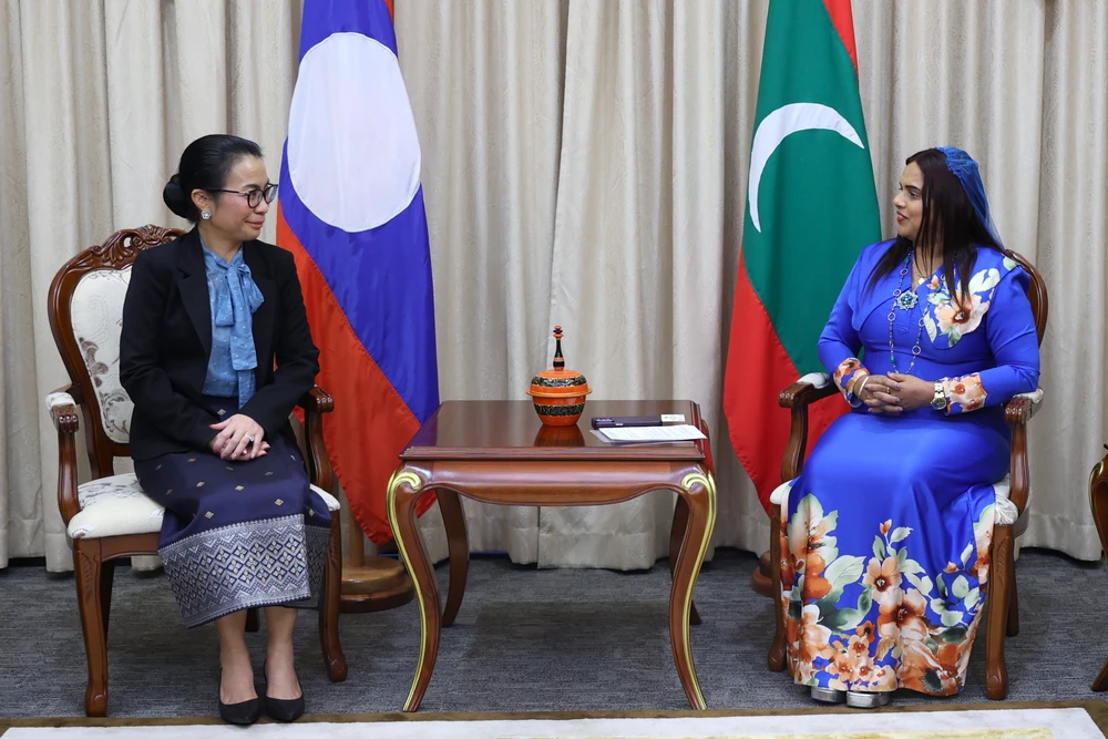 photo for ލާއޯސް ގެ އައު ސަފީރު، ޚާރިޖީ ވަޒީރު އިރުތިޝާމް ގެ އަރިހަށް އިޙުތިރާމުގެ ޒިޔާރަތެއް ކުރައްވައިފި