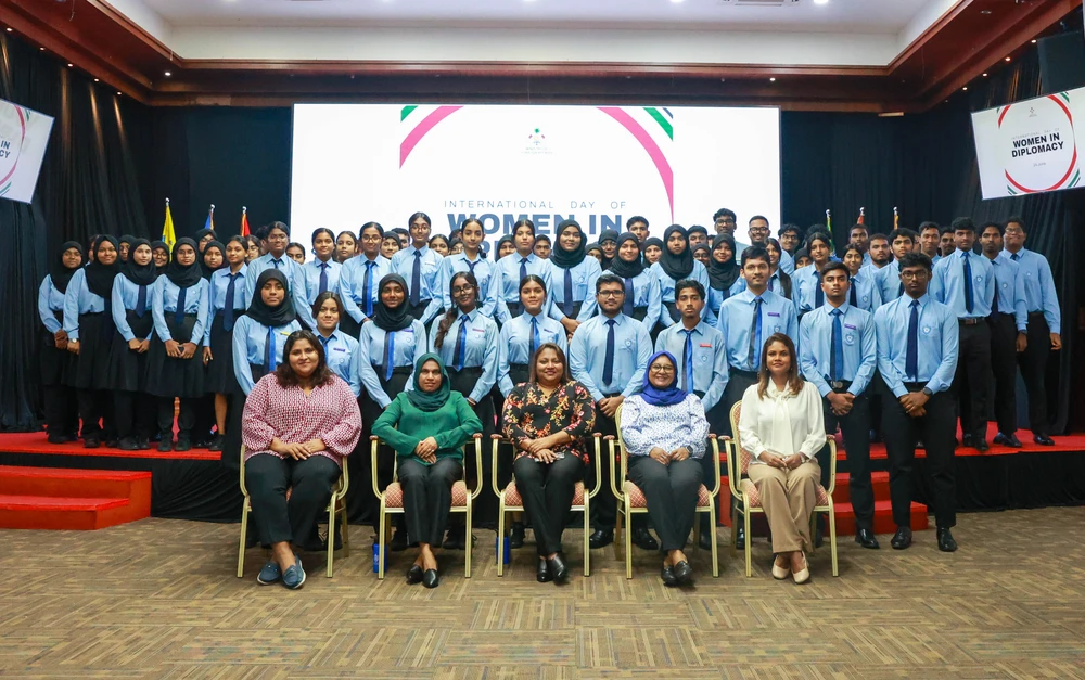 photo for އިންޓަނޭޝަނަލް ވިމެން އިން ޑިޕްލޮމަސީ ދުވަހާ ގުޅިގުން ޕެނަލް ޑިސްކަޝަނެއް ބާއްވައިފި