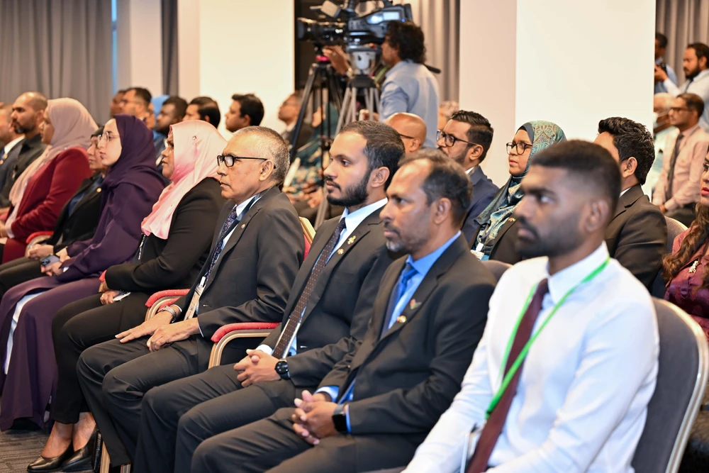 photo for ފޮޓޯ: މޯލްޑިވްސް އެގްޒެކެޓިވް ލީޑަރޝިޕް ޕްރޮގްރާމް އިފްތިތާހުކުރުމުގެ ރަސްމިއްޔާތު