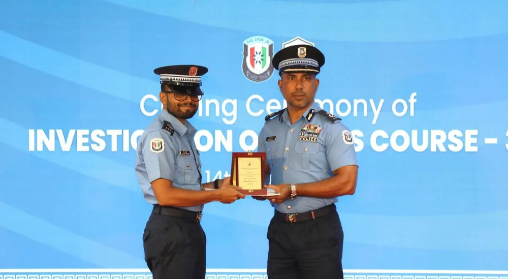 photo for ފުލުހުންނަށް ކުރިއަށް ގެންދިޔަ ތިން ކޯހެއްގެ ދަސްވެނިވުމުގެ ރަސްމިއްޔާތު ބާއްވައިފި