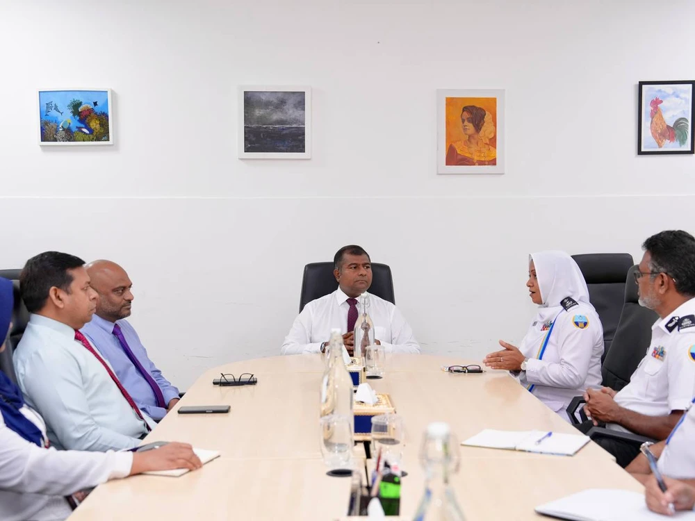 photo for ވަޒީރު އާދަމް ނަޞީރު އިބްރާހީމް، ކޮމިޝަނަރ ޖެނެރަލް އޮފް ކަސްޓަމްސްއާ ބައްދަލުކުރެއްވުން.