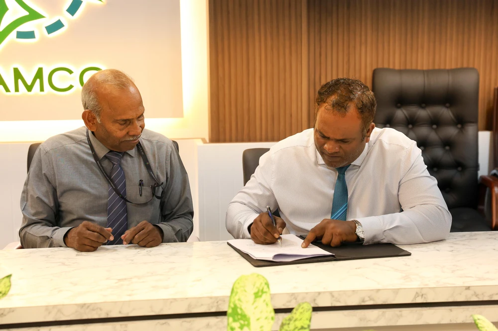 photo for ފޮޓޯ: އިޖުތިމާޢީ ވުޒާރާއާއި ވެމްކޯއާއި ދެމެދު ފަހުމުނާމާއެއްގައި ސޮއިކުރުން