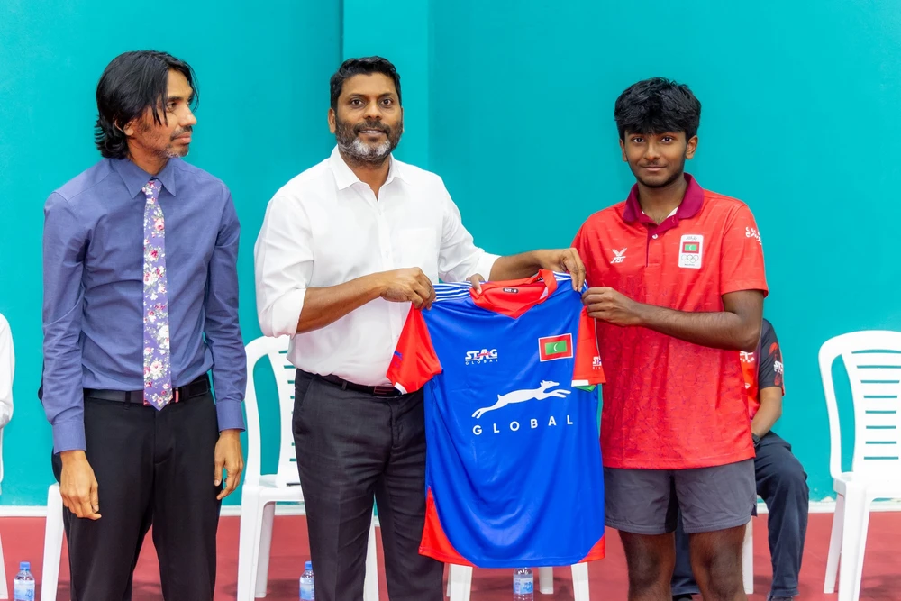 photo for ފޮޓޯ ގެލެރީ: ސައުތު އޭޝިއަން ޔޫތު ޓޭބަލް ޓެނިސް ޗެމްޕިއަންޝިޕްގައި ވާދަކުރާ ޓީމަށް ޖާޒީ ހަވާލުކުރުން