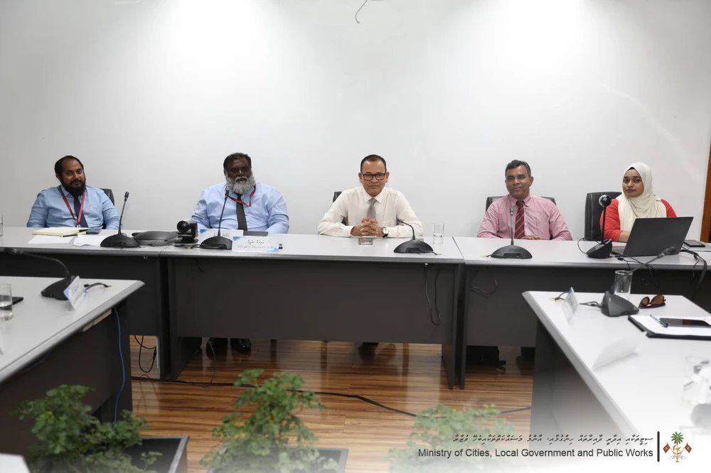 photo for އެމްޕޮކްސްއާއި ގުޅޭ ގޮތުން މަޢުލޫމާތު ދިނުމުގެ ބައްދަލުވުމެއް މި މިނިސްޓްރީގައި ބާއްވައިފި. 