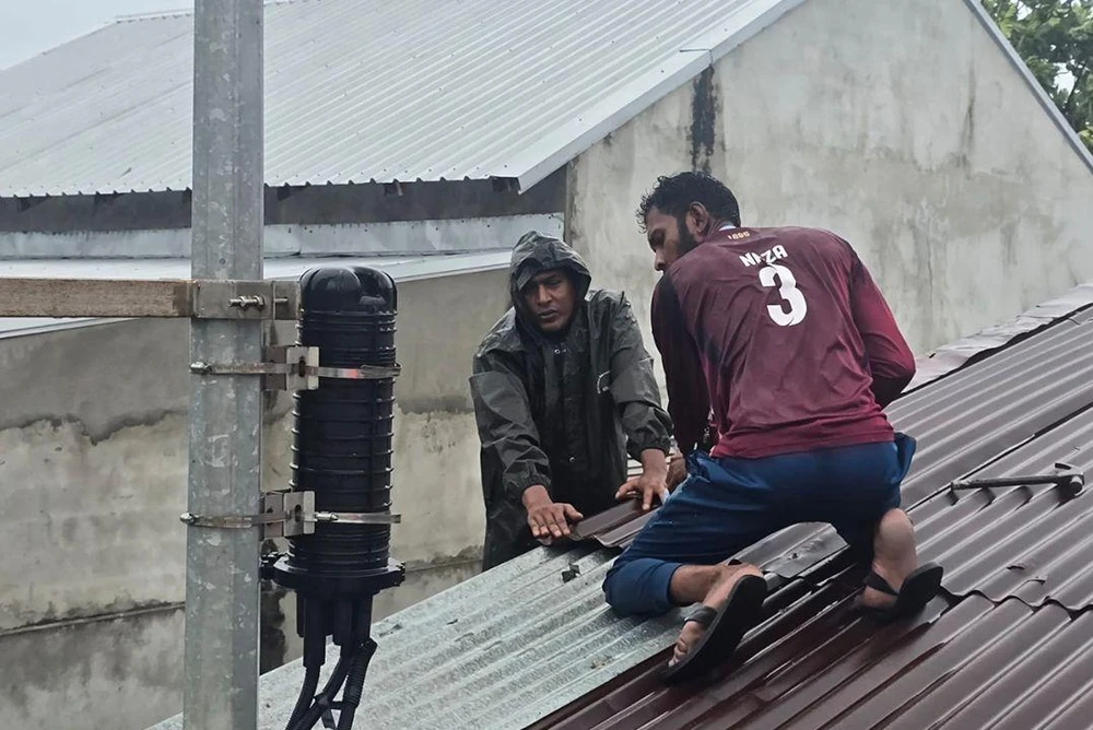 photo for އައްޑޫ ބައެއް ގެތަކުގެ ފުރާޅު ވަޔާ އެއްލާލައިގެން، އެމް.އެން.ޑީ.އެފް.އިން އެހީތެރިކަން ފޯރުކޮށްދީފި