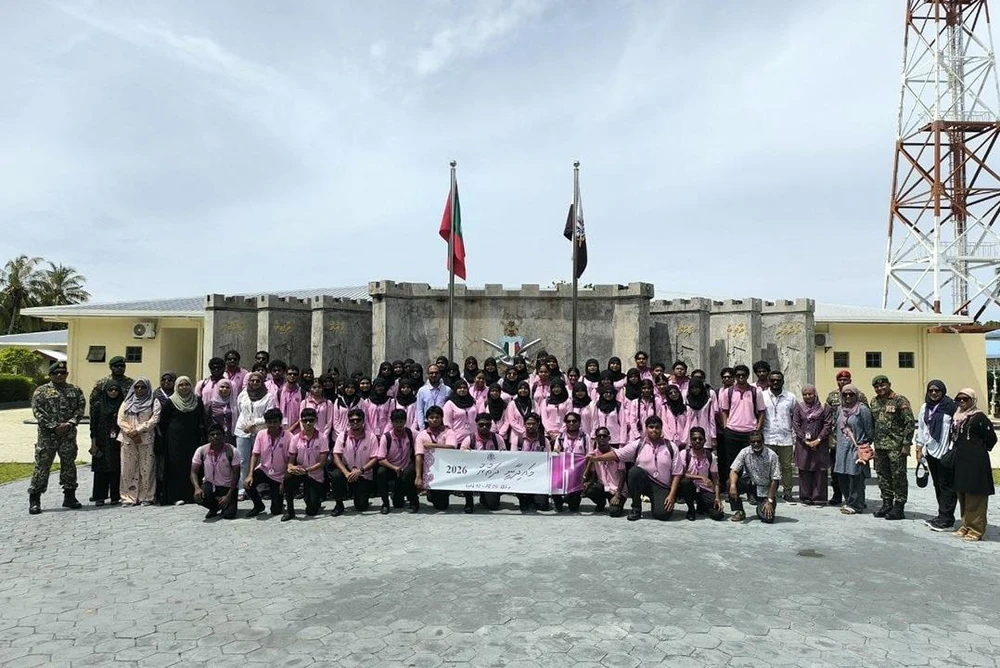 photo for އައްޑޫ ހައިސްކޫލުގެ ދަރިވަރުން ސެންޓްރަލް އޭރިއާ ކޮމާންޑް ހެޑްކްއޯޓަރޒަށް ޒިޔާރަތްކޮށްފި