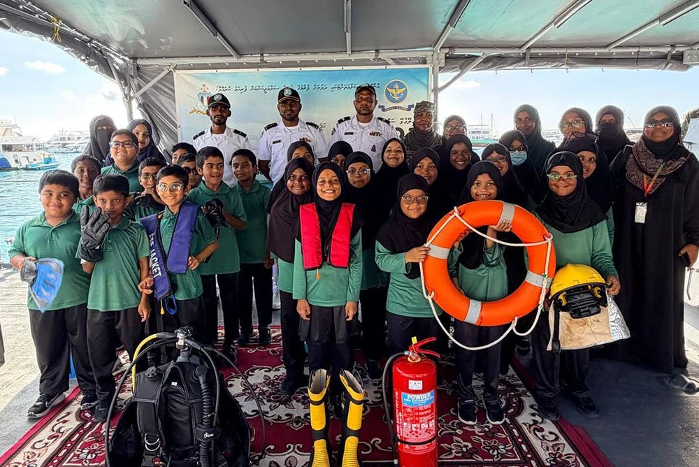 photo for އަރަބިއްޔާ ސްކޫލުގެ ދަރިވަރުން، ކޯސްޓްގާޑު ޝިޕް ޣާޒީއަށް ޒިޔާރަތްކޮށްފި