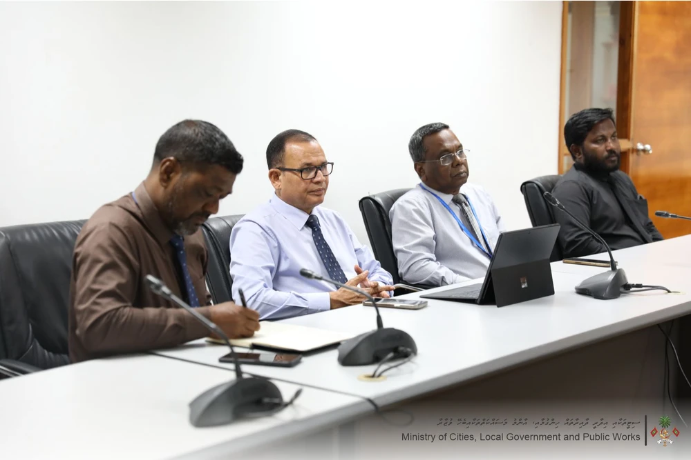 photo for ވަޒިރު އާދަމް ޝަރީފު ޢުމަރު، ހދ. ކުމުންދޫ ކައުންސިލުގެ މެންބަރުންނާ ބައްދަލުކުރައްވައިފި.