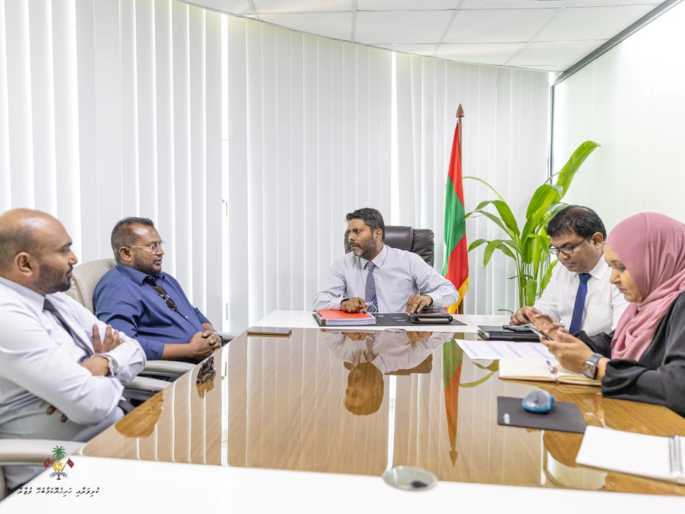 photo for ފޮޓޯ ގެލެރީ: ވަޒީރު ރާފިޢު, ވިލިނގިލި ދާއިރާގެ މެންބަރު އާޒިމް އަބްދުލް އަޒީޒްއާ ބައްދަލުކުރެއްވުން