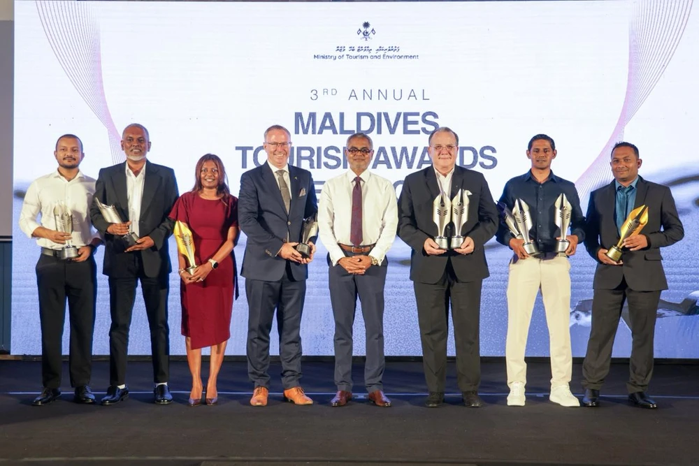 photo for ތިންވަނަ މޯލްޑިވްސް ޓުއަރިޒަމް އެވޯޑުސް ދިނުމުގެ ރަސްމިއްޔާތު ބާއްވައިފި