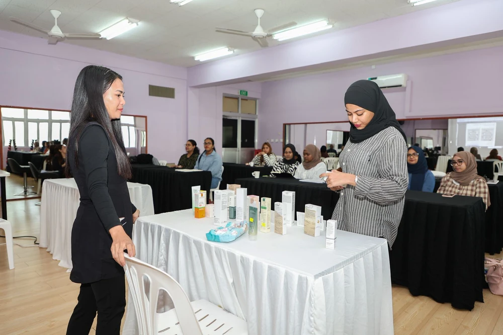 photo for ސޮފްޓް މޭކަޕް އަދި ކޮރިއަން ސްކިންކެއަރ ވޯކްޝޮޕް ފަށައިގެން ކުރިއަށް!
