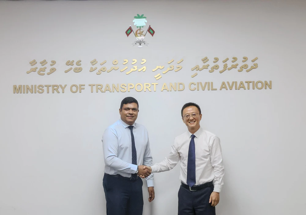 photo for ޗައިނާގެ ސަފީރު، މިނިސްޓަރު މުޙައްމަދު އަމީނާ ބައްދަލުކުރައްވައިފި