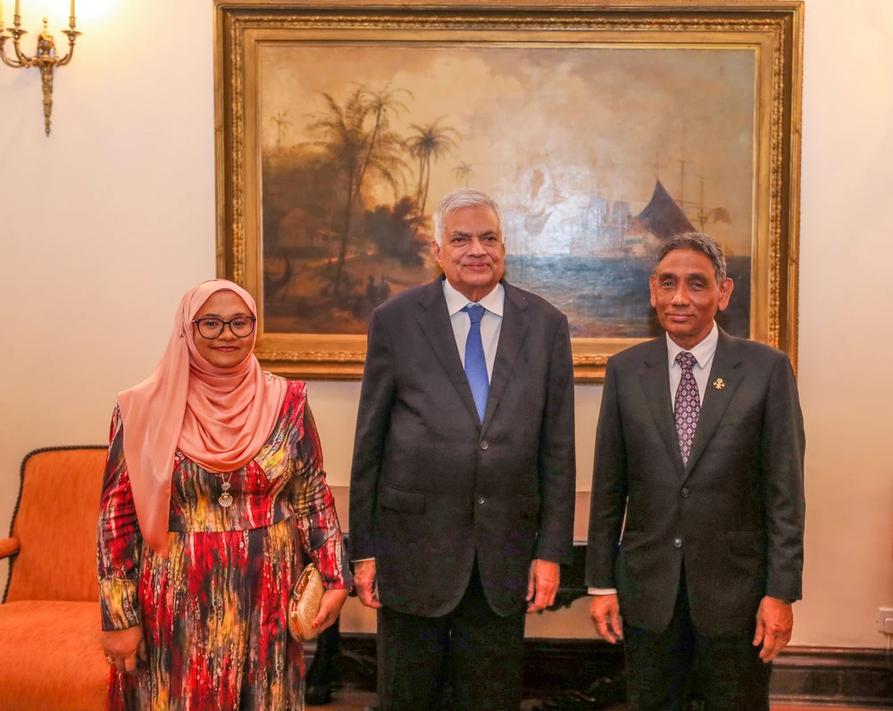 photo for ރާއްޖެއިން ލަންކާ އަށް ކަނޑައެޅި ސަފީރު މަސްޢޫދު ޢިމާދު ފަތްކޮޅު އެރުވުން