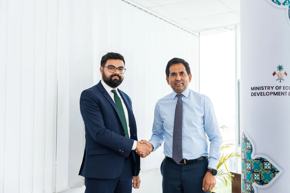 photo for "ވޯލްޑް އިންޓަލެކްޗުއަލް ޕްރޮޕަޓީ އޮގަނައިޒޭޝަން"ގެ ކޮންސަލްޓަންޓްއާއި އެކު ބޭއްވެވި ބައްދަލުވުން