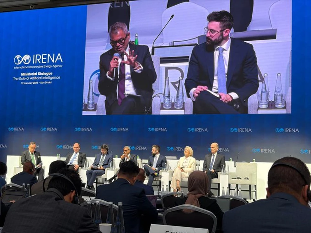 photo for އިއާދަކުރަނިވި ހަކަތައަށް 'އޭއައި' ގެ ދައުރާ ގުޅޭގޮތުން މިނިސްޓަރު ޠާރިޤު މަޝްވަރާކުރައްވައިފި