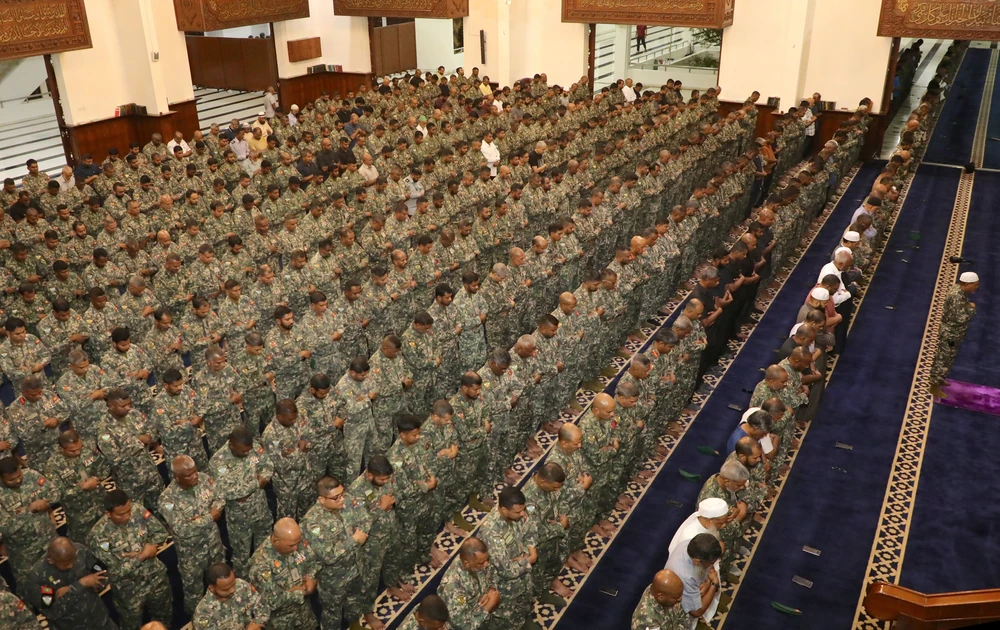 photo for ފަތިސް ނަމާދުން ނަޞްރުގެ ދުވަހުގެ އިޙުތިފާލުތައް ފެށުން