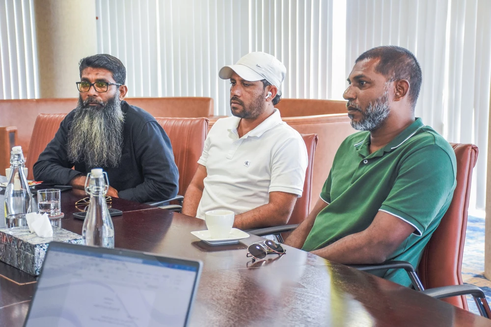 photo for ބޮޑު ކަންނެލި މަސްވެރިންގެ ޔޫނިއަން ބޭފުޅުންނާ ވަޒީރު އަޙްމަދު ޝިޔާމް ބައްދަލުކުރެއްވުން