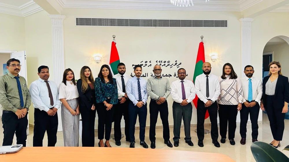 photo for ފޮޓޯ: ރައްޔިތުންގެ މަޖިލީހުގެ ރައީސް، ޔޫއޭއީ ގައި ހުންނަ ދިވެހި އެމްބަސީއަށް ޒިޔާރަތް ކުރެއްވުން