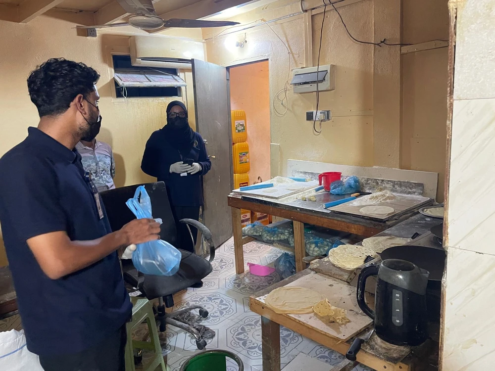 photo for ޤަވާއިދާ ޚިލާފަށް ވިޔަފާރި ކުރަމުންދިޔަ 15 ބިދޭސީން ހައްޔަރުކޮށްފި