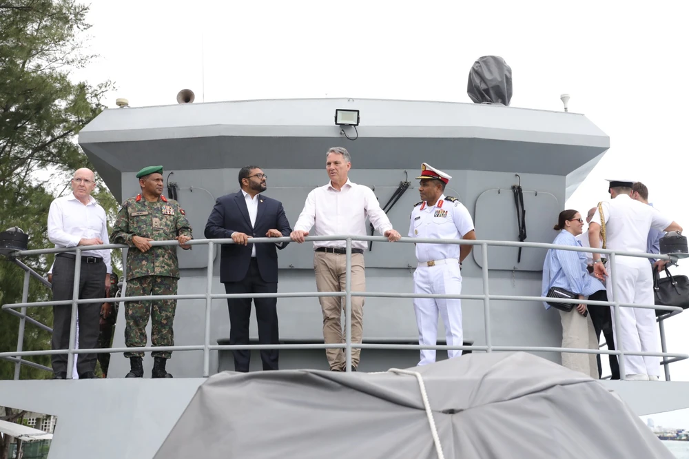 photo for ވިލިމާލޭގައި ހުންނަ ކޯސްޓްގާޑު، މެރިޓައިމް ރެސްކިޔު ކޯޑިނޭޝަން ސެންޓަރަށް ޒިޔާރަތްކުރެއްވުން