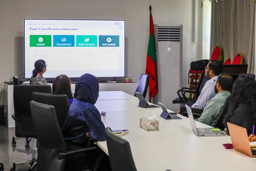 photo for  މާލީ އެހީތެރިކަމާ ގުޅޭގޮތުން މިނިސްޓަރ އެމް.އެފް.އެލް.ސީގެ މެނޭޖިންގ ޑިރެކްޓަރ މަޝްވަރާކުރައްވައިފި