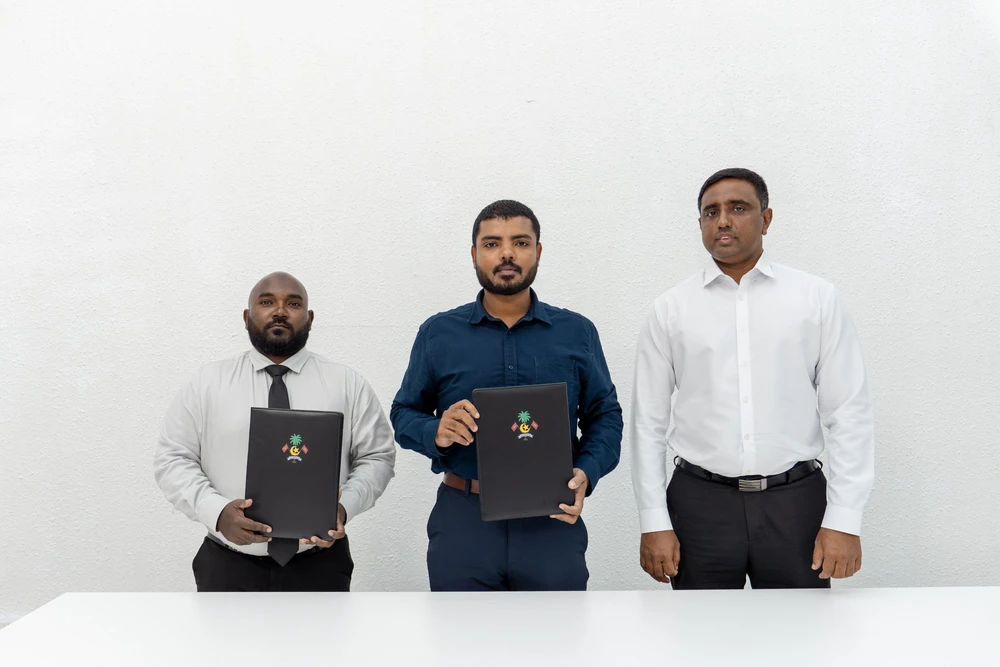 photo for ހއ. ހޯރަފުށި ބިންހިއްކުމާއި ގޮނޑުދޮށް ހިމާޔަތްކުރުމުގެ މަޝްރޫޢުގެ އެއްބަސްވުމުގައި ސޮއިކޮށްފި