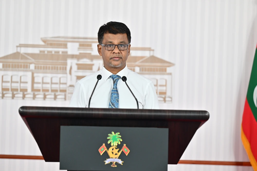 photo for ފޮޓޯ ގެލަރީ: މިނިސްޓަރ ނާޡިމް ނޫސްވެރިންނާ ބައްދަލުކުރުން