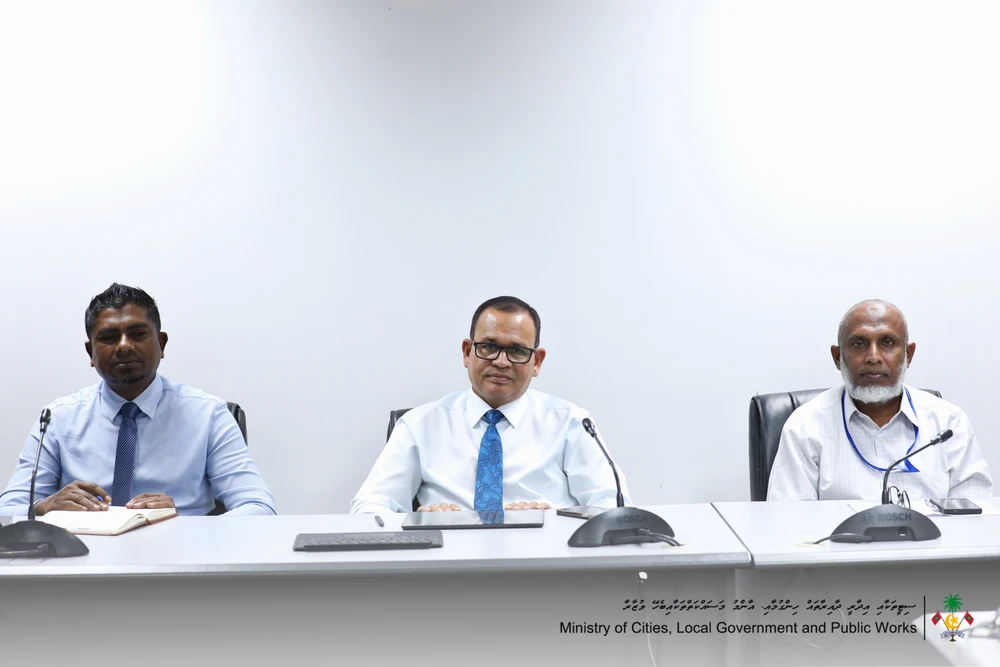 photo for ގދ.ވާދޫ ކައުންސިލާއެކު ވަޒީރު އާދަމް ޝަރީފު ޢުމަރު ބޭއްވެވި ބައްދަލުވުން.