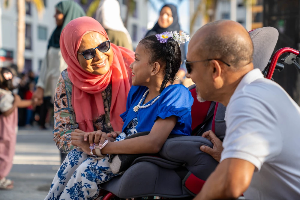 photo for ފޮޓޯ:ފެމިލީ ކާނިވަލްގައި ވަޒީރު ޑރ. ޢާއިޝަތު ޝިހާމް އަދި އެޗް.ޑީ.ސީގެ އެމްޑީ މައުރޫފް ޖަމީލް