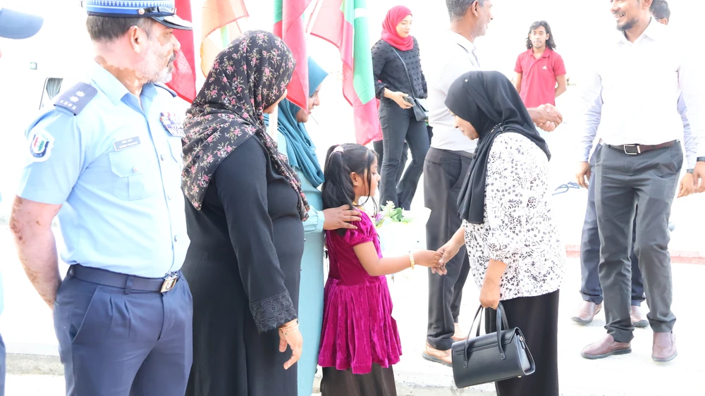 photo for ފ.ނިލަންދޫއައް މިނިސްޓަރ ރަމީލާ އަދި މިނިސްޓްރީގެ ޓީމް ވަޑައިގަތުން.