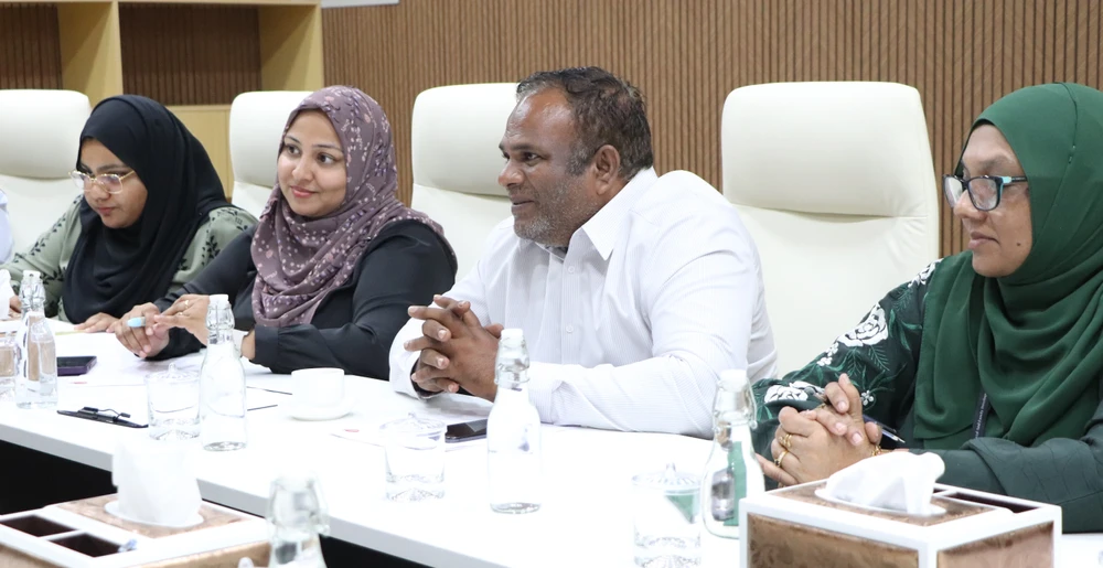 photo for ފޮޓޯ: އިޖުތިމާޢީ އަދި ޢާއިލީ ތަރައްޤީއާ ބެހޭ ވުޒާރާއާއި އެމް.ޓީ.ސީ.ސީ އާއި ބައްދަލުކޮށްފި
