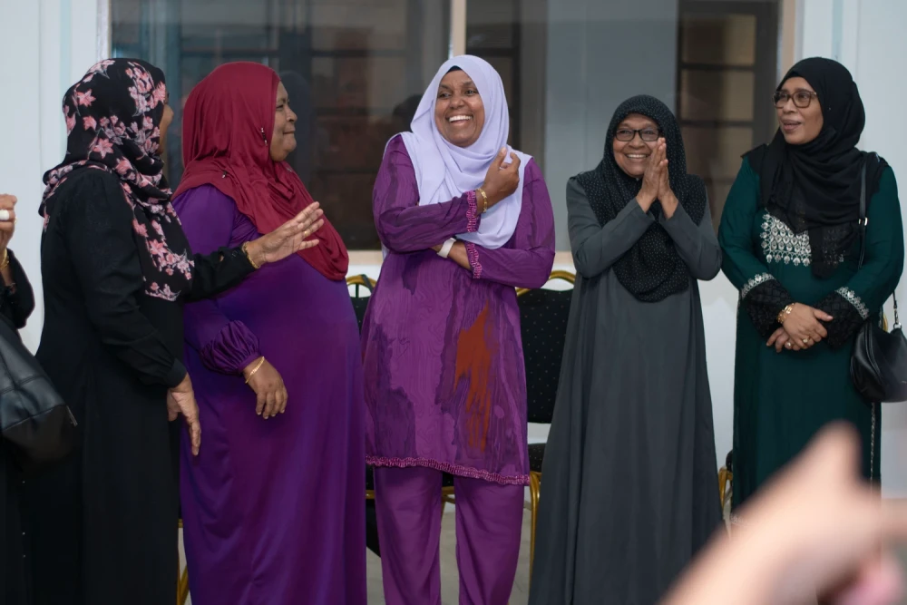 photo for އިސް ރަށްވެހިންގެ ނާދީގައި ކުރިއަށްދިޔަ ސެޝަންގެ ތެރެއިން