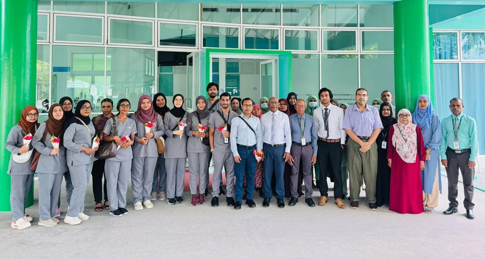 photo for ފޮޓޯ ގެލަރީ: އޭޑީކޭ ހޮސްޕިޓަލުގެ އިންޓާނުން ބ.އަތޮޅު ހޮސްޕިޓަލަށް ޒިޔާރަތްކުރުން 