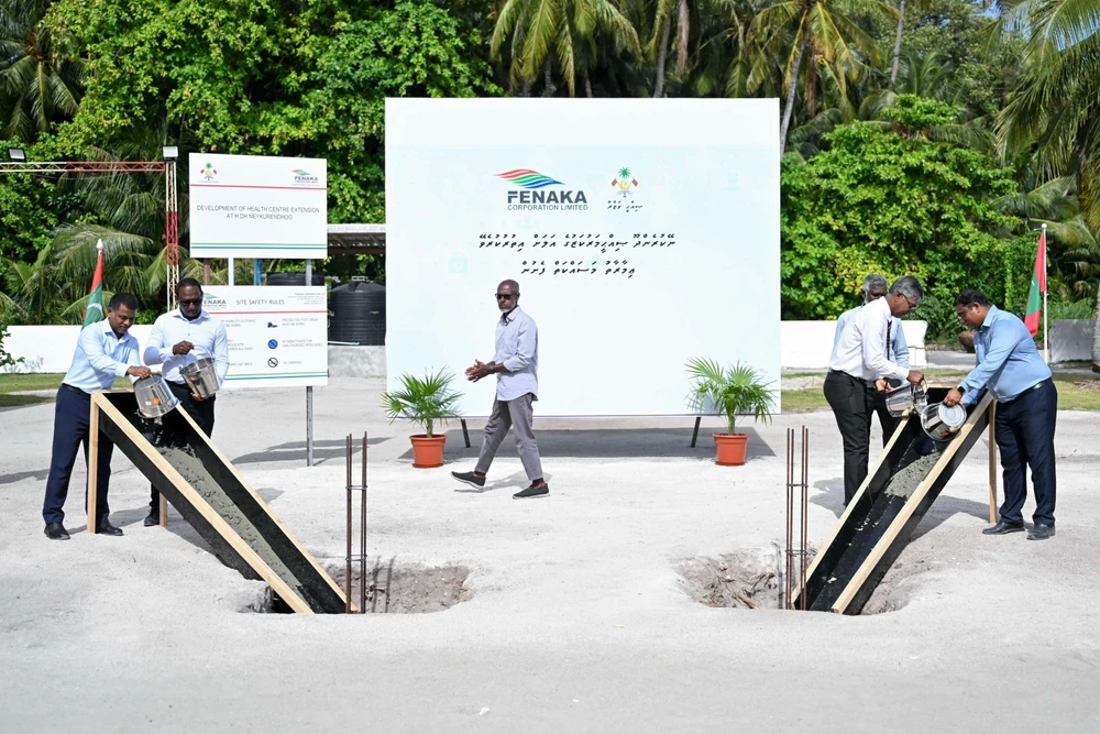 photo for ފޮޓޯ ގެލަރީ: ހދ. ނޭކުރެންދޫ ޞިއްޙީ މަރުކަޒުގެ އައު ޢިމާރާތުގެ މަސައްކަތް ފެށުން