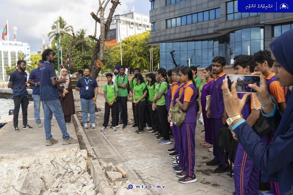 photo for އިންޖިނިއަރުންގެ ދުވަހާއި ގުޅިގެން ސުކޫލު ކުދިން މަސައްކަތު ސައިޓްތަކަށް ޒިޔާރަތްކުރަން ފަށައިފި