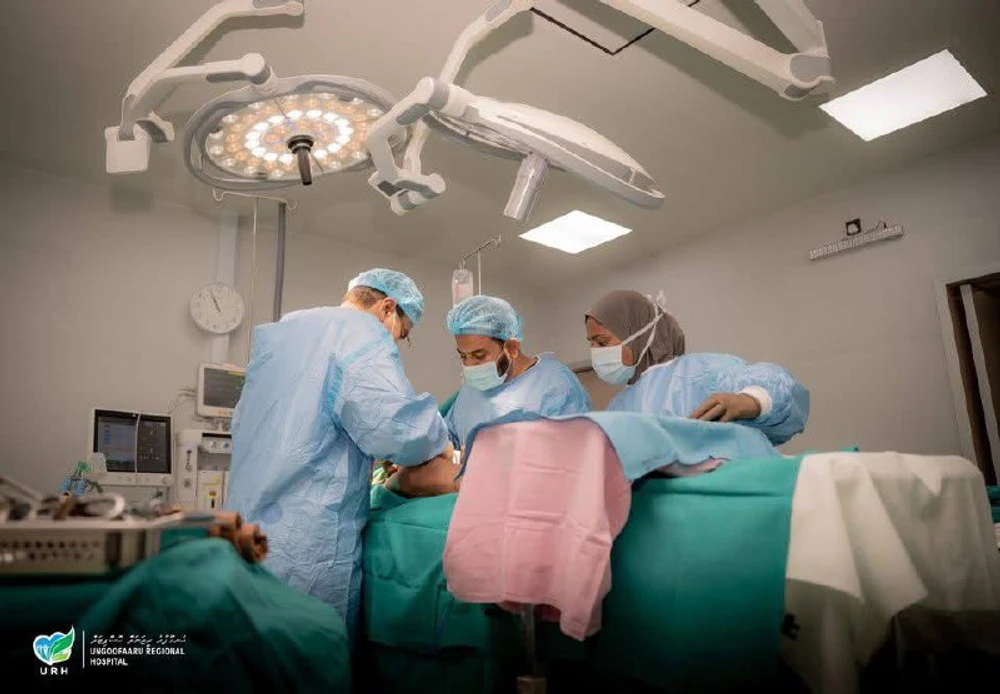 photo for ފޮޓޯ ގެލަރީ: އުނގޫފާރު ހޮސްޕިޓަލުގައި ފުރަތަމަ ފަހަރަށް ވަސްކިއުލާ ސާރޖަރީ ކުރުން