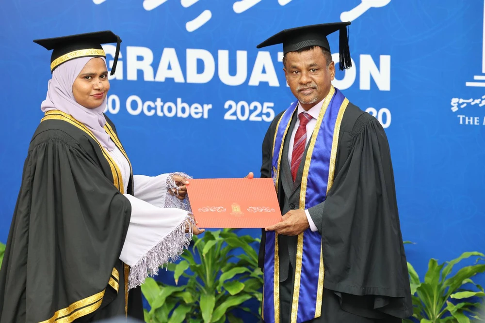 photo for ފޮޓޯ ގެލަރީ: މިނިސްޓަރ ނާޡިމް އެމްއެންޔޫގެ ދަސްވެނިވުން ޝަރަފުވެރިކޮށްދެއްވުން