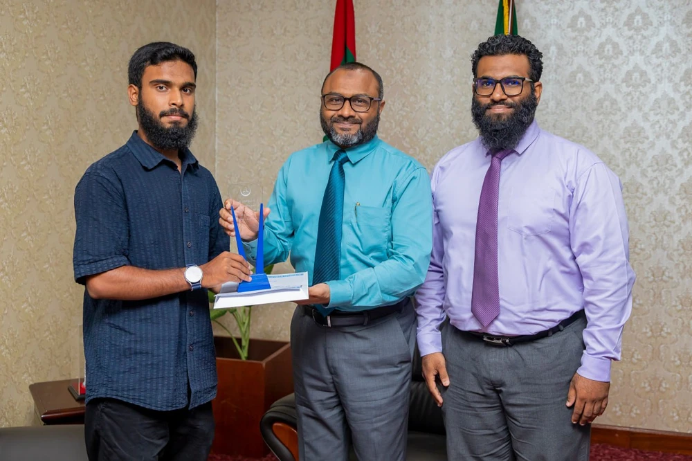 photo for ފޮޓޯ: ވަޒީރު ޑރ. ޝަހީމް، އަލްޙާފިޡު އަލްޔަސަޢާ ބައްދަލުކުރެއްވުން 