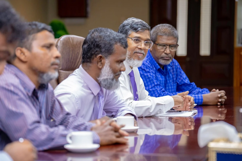 photo for ފޮޓޯ: ވަޒީރު ޑރ. ޝަހީމް ނޭޝަނަލް އިންސްޓިޓިއުޓް އޮފް އެޑިއުކޭޝަނާ ބައްދަލުކުރެއްވުން