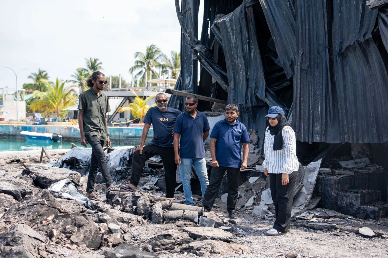 photo for ފީއަލި އަލިފާނުގެ ހަދިސާގައި ލިބުނު ގެއްލުންތައް ބެލުމަށް ވުޒާރާގެ ޓީމެއް އެ ރަށަށް ޒިޔާރަތް ކޮށްފި