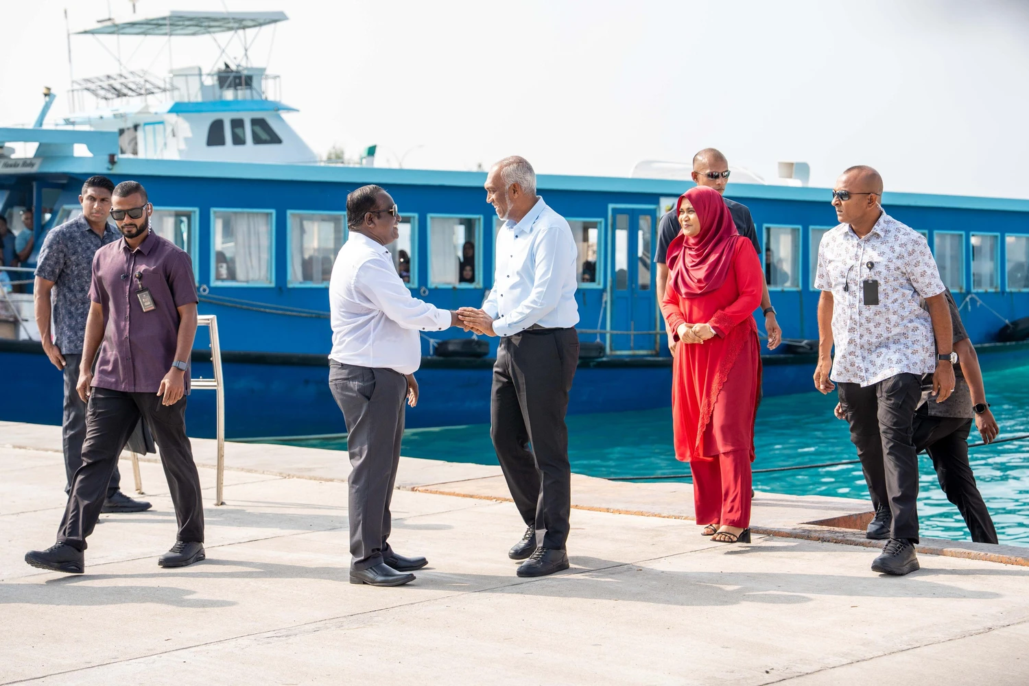 photo for މަސްވެރިންގެ ދުވަހުގެ ރަސްމީ ޖަލްސާގައި ބައިވެރިވެވަޑައިގަތުމަށް ރައީސްގެ ދެކަނބަލުން ދުވާފަރަށް