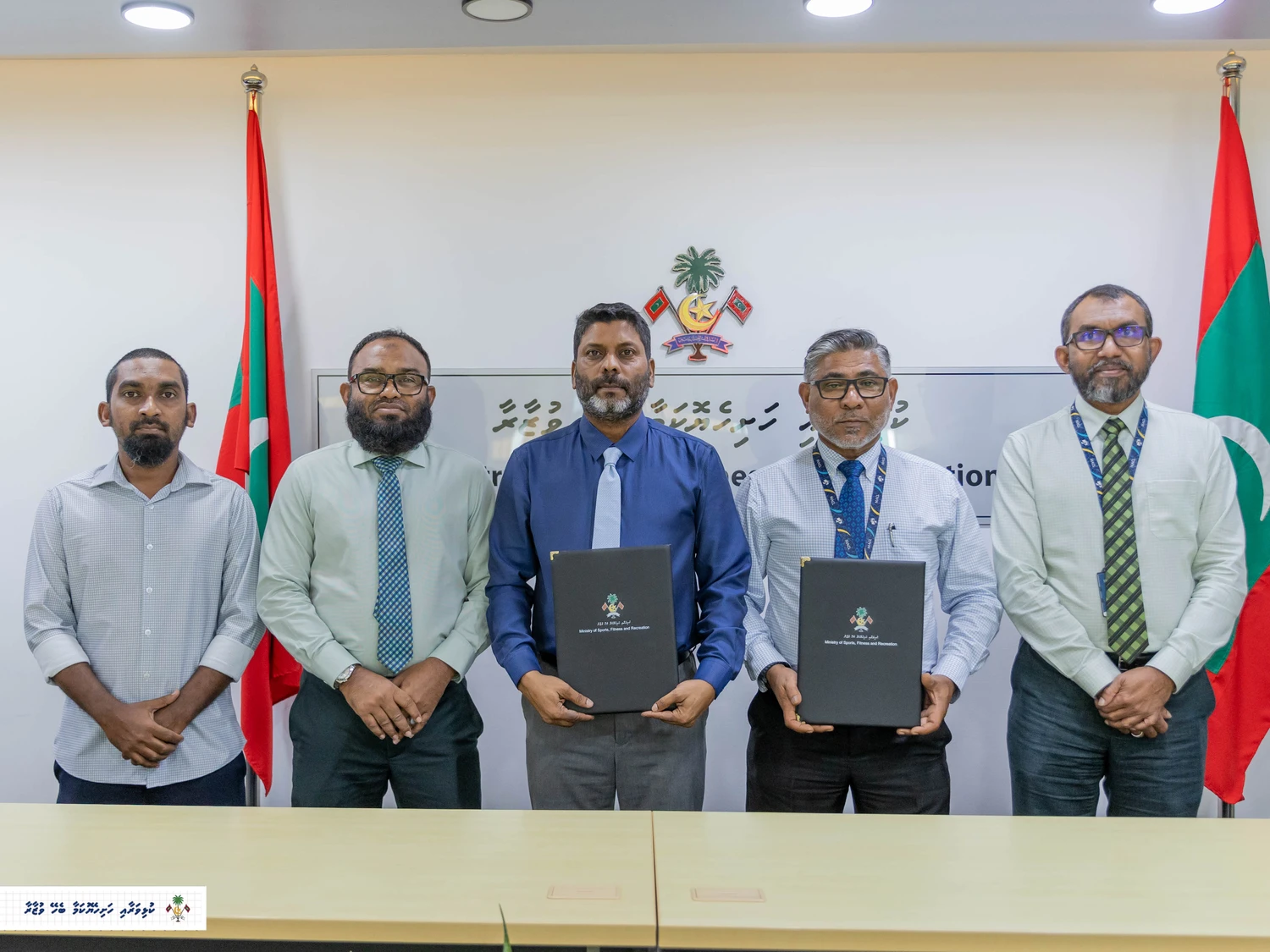 photo for ފޮޓޯ ގެލެރީ: ސްޕޯޓްސް ކޮމްޕްލެކްސް ޤާއިމުކުރުމުގެ އެއްބަސްވުމުގައި ސޮއިކުރުން