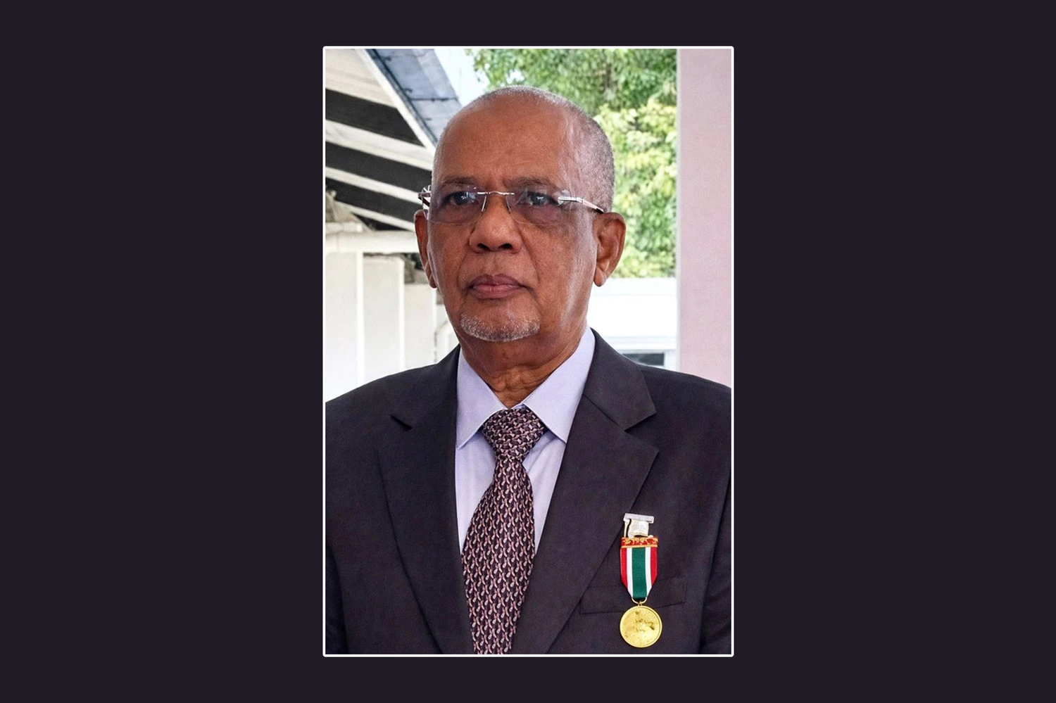 photo for މި އަހަރު ޅެންވެރީންގެ ދުވަސް ޙަސަން ލަބީބަށް ތަޚުޞީސްކުރައްވައިފި