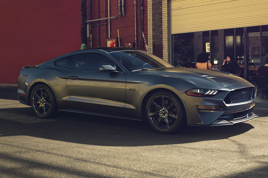 Mustang Black Accent