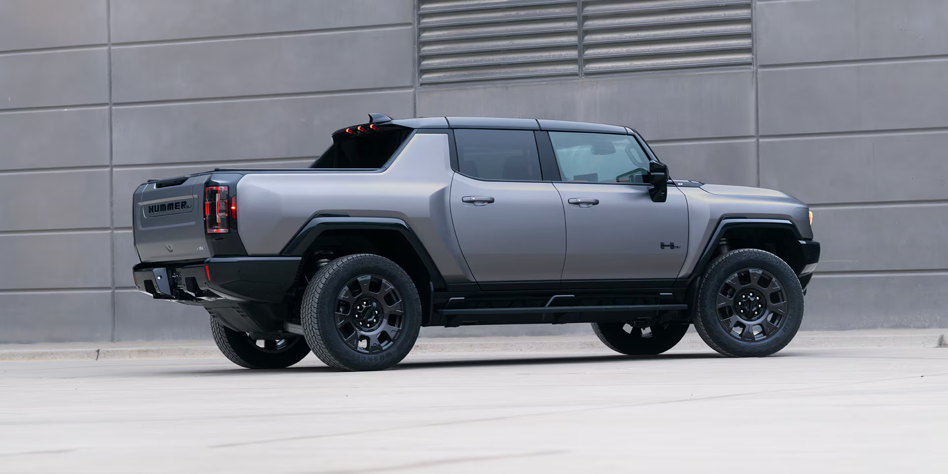 2026 GMC Hummer EV Truck Side