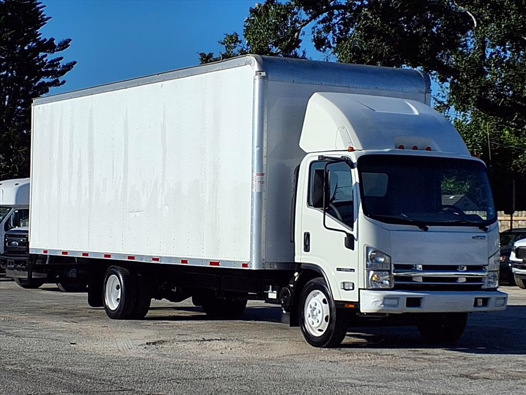 Is a Box Truck Better Than a Cargo Van? Choosing the Right Commercial Vehicle for Your Business