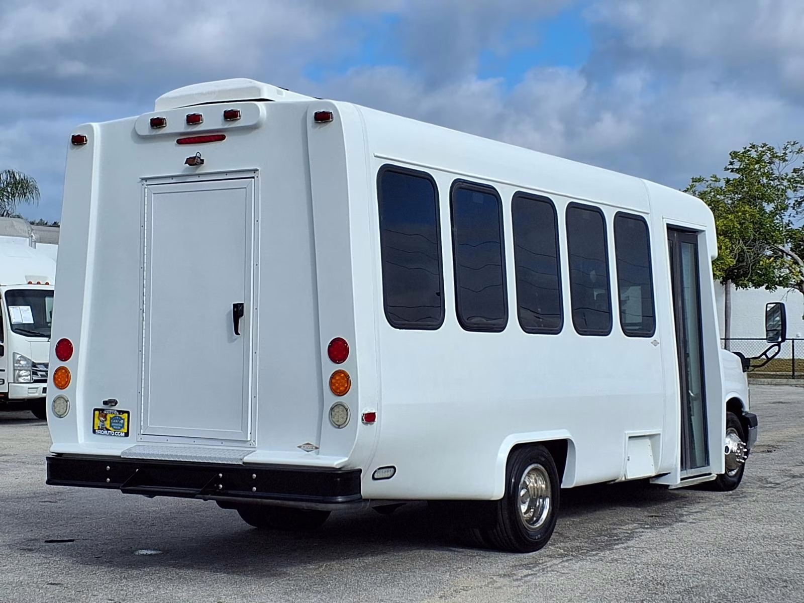 Why Orlando Shuttle Companies Choose Used 15-Passenger Vans from SRQ Auto LLC