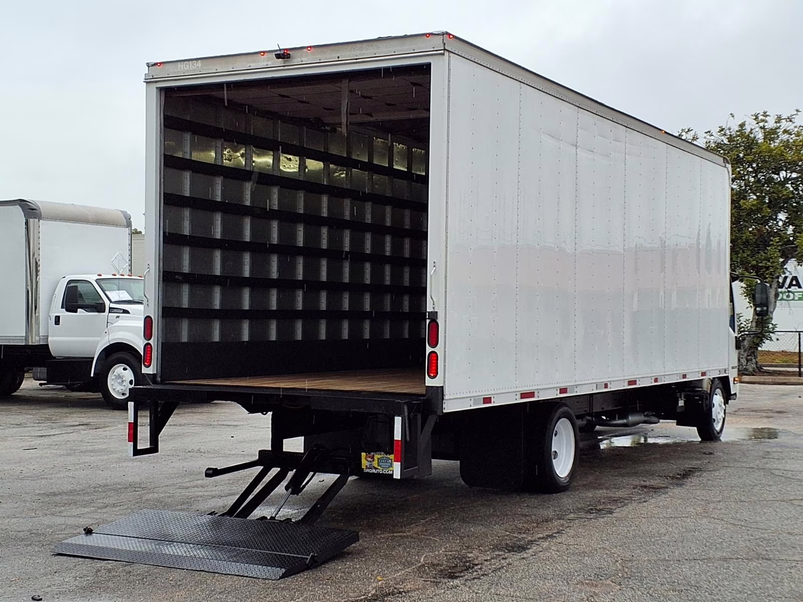Why a 24ft Box Truck with Liftgate is Ideal for Furniture and Appliance Delivery in Sarasota