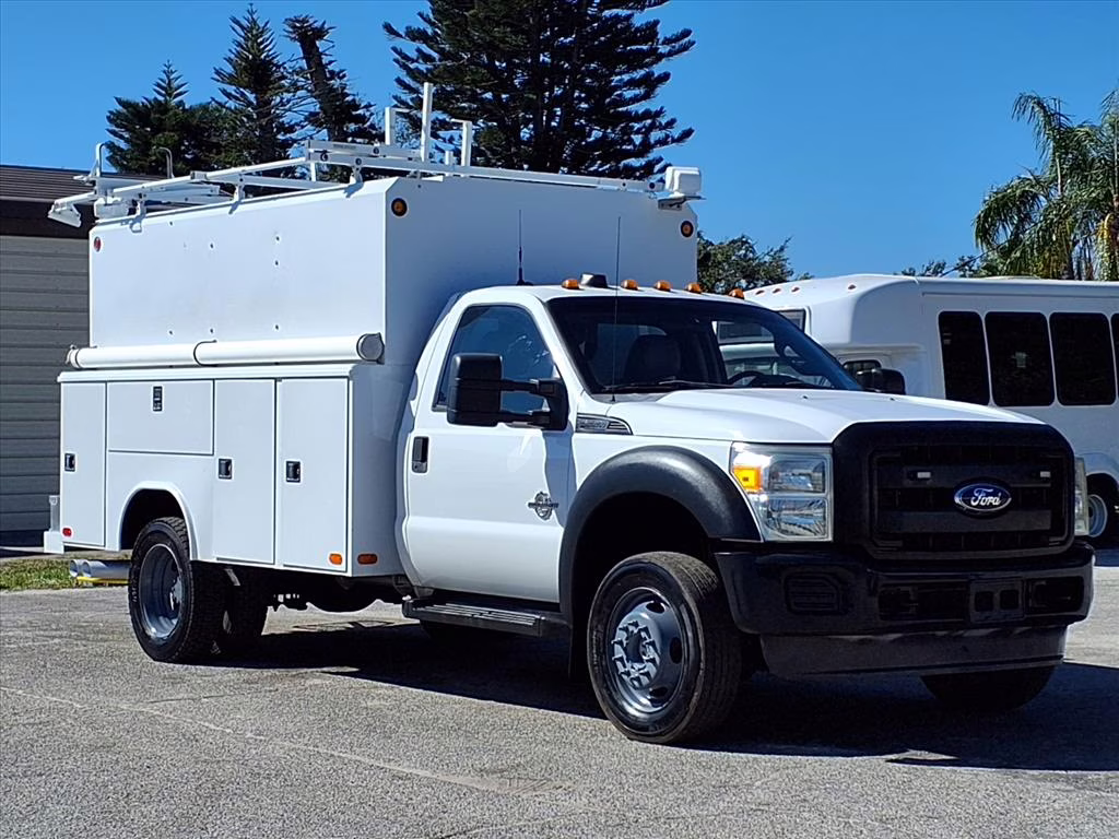 Which Is Better, F-450 or F-550? A Comprehensive Guide for Bradenton and Beyond